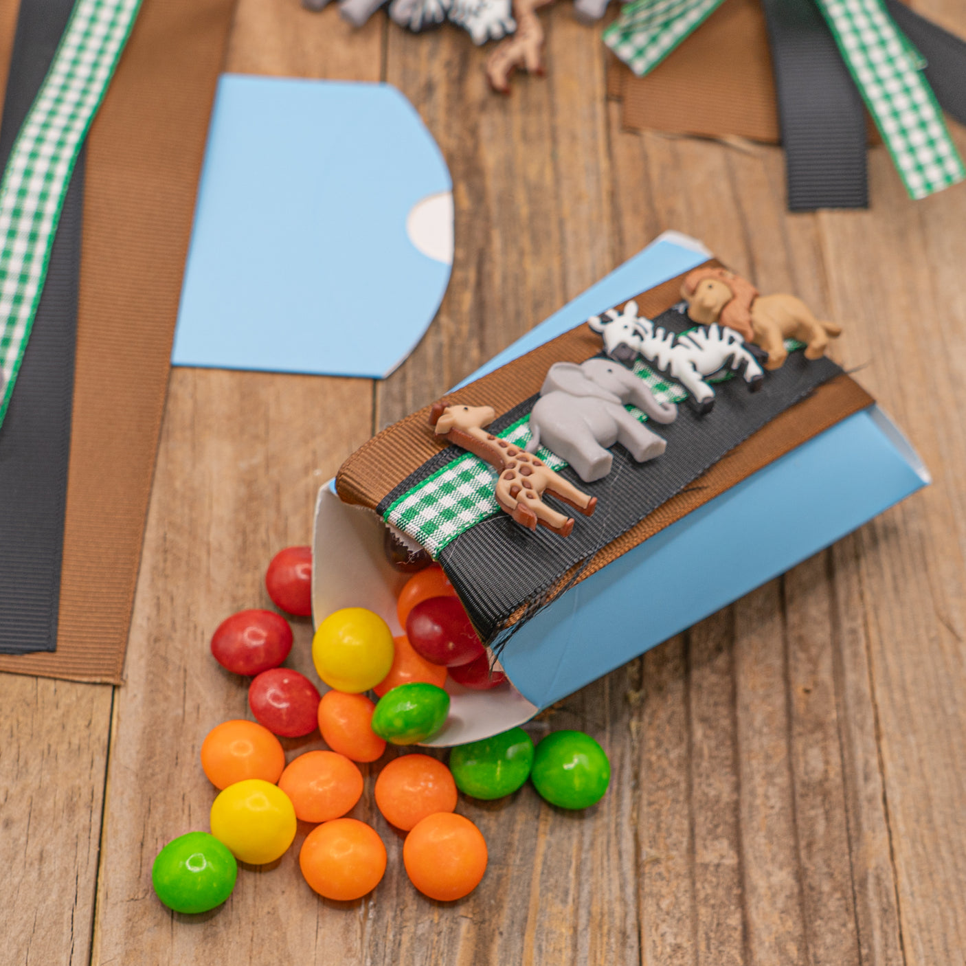 DIY Party Favor Kit in Zoo Animals, 42 pieces