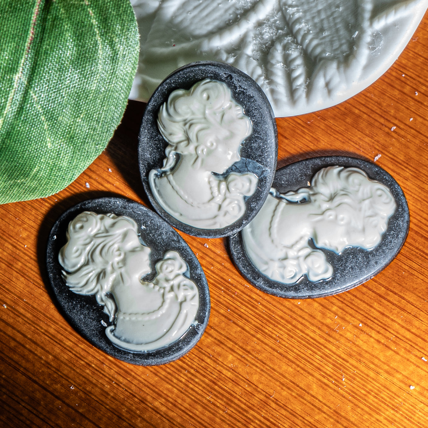 Cameo Singles- 3 pieces Victorian Antique Cameo Buttons