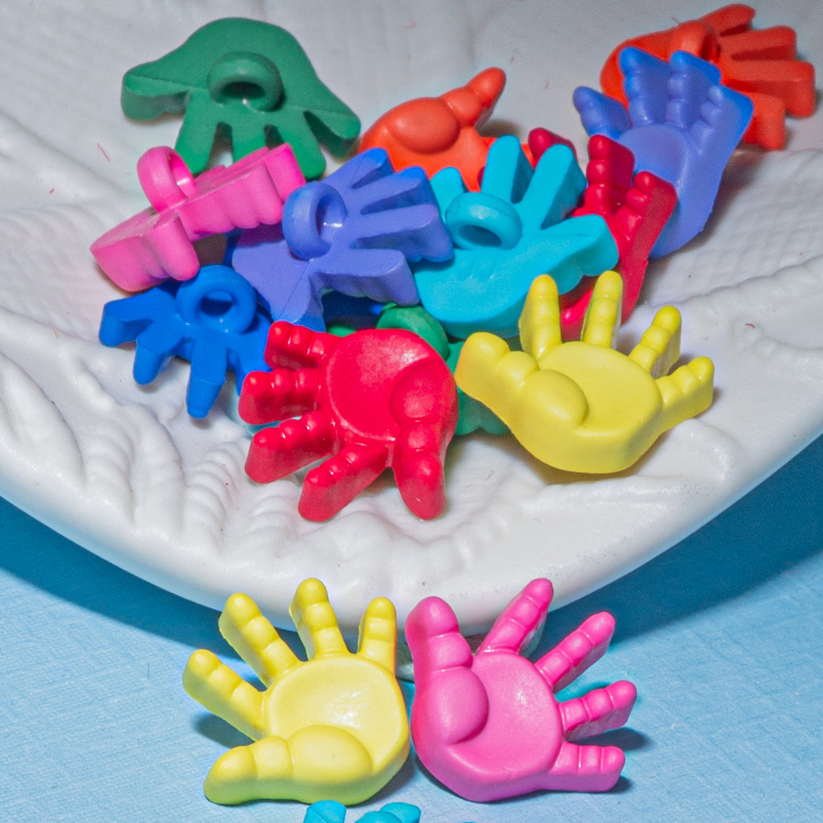 High-Five Loop Back Buttons, 15 pieces