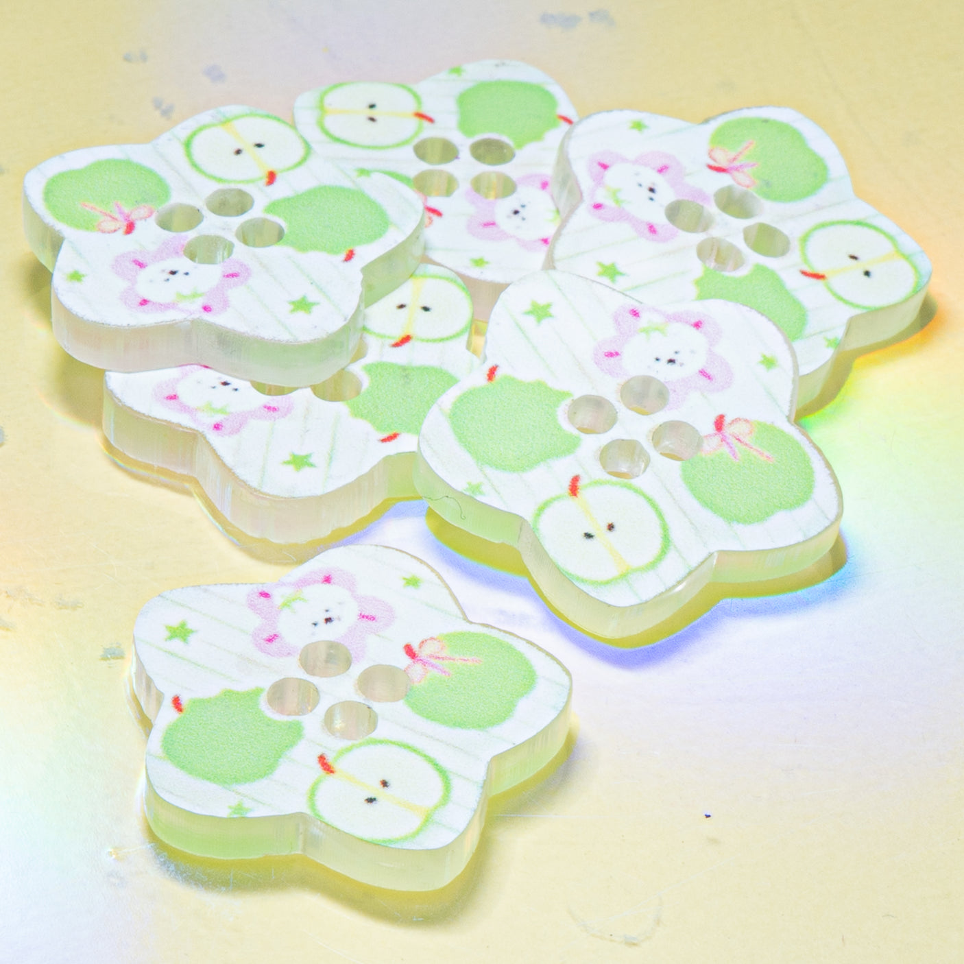6-Piece Sew-Thru Buttons Apple Garden Print
