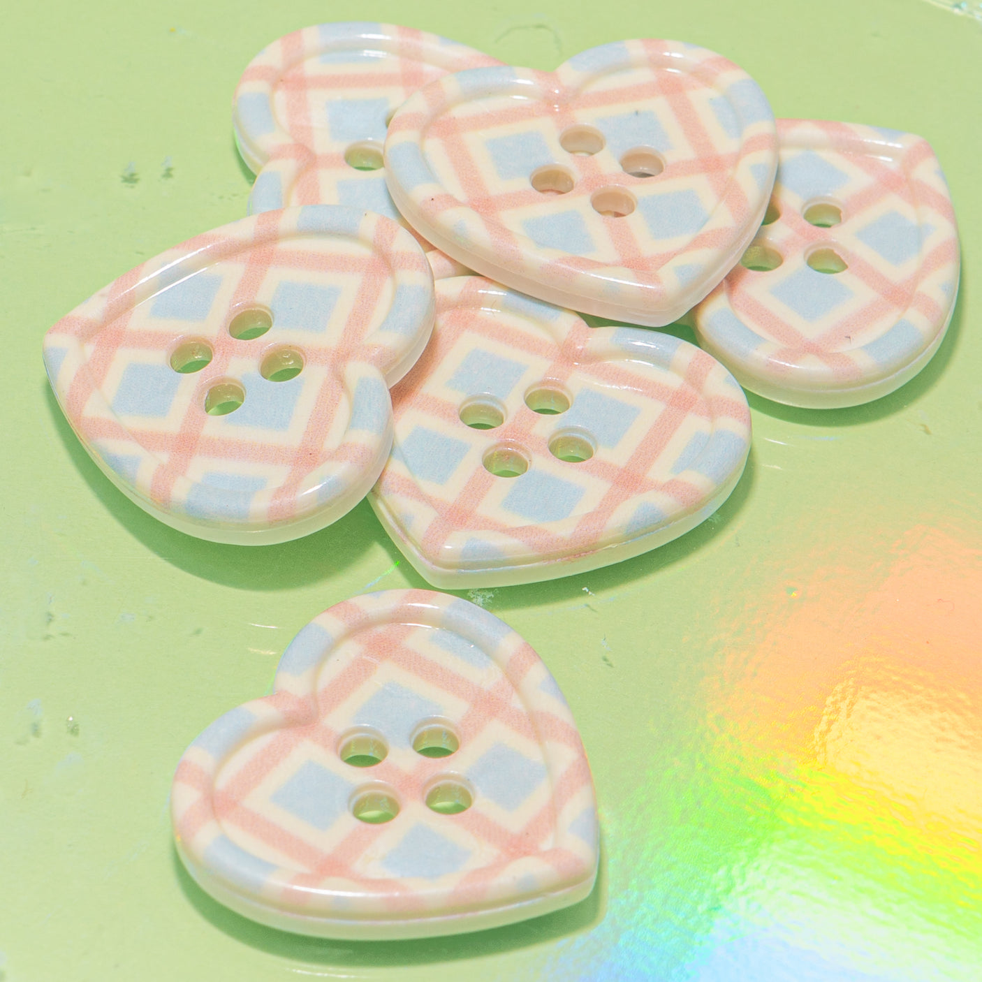 6-Piece Sew-Thru Buttons Bright Plaid Hearts