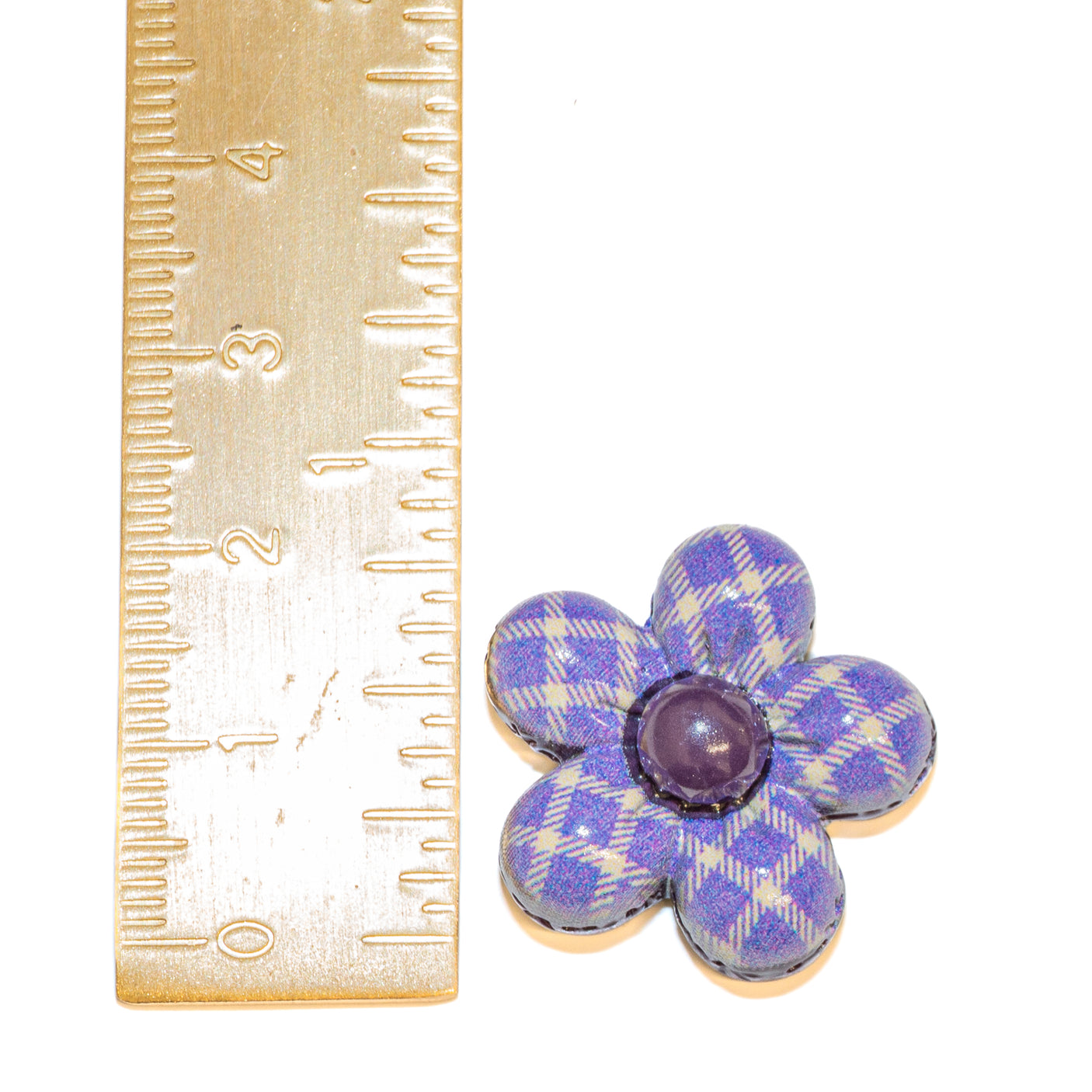 Plaid Chic Resin Daisies