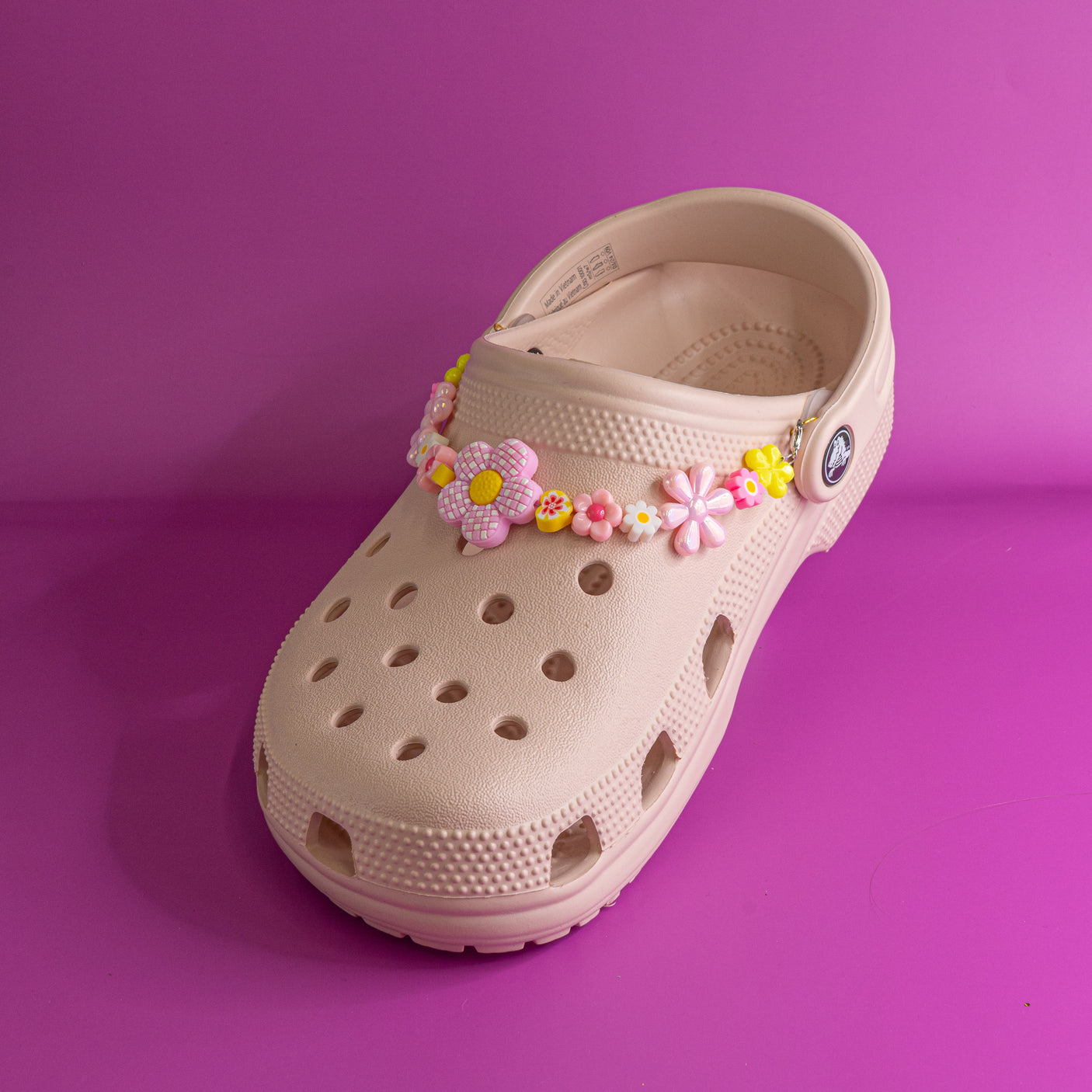 Acrylic Beaded Shoe Charms Pair in Pink Daisy