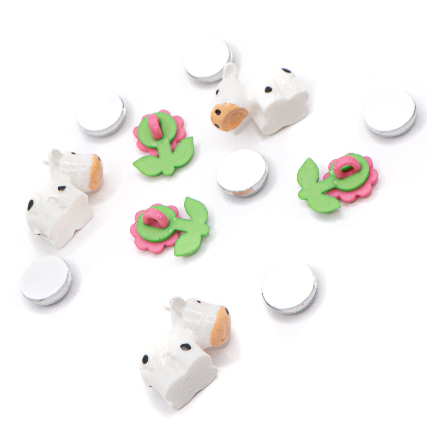 Cute cows and bright blooms are the perfect addition to your next craft! This mixed-media embellishment pack is perfect for phone charms, DIY decor, badge reels, and more.