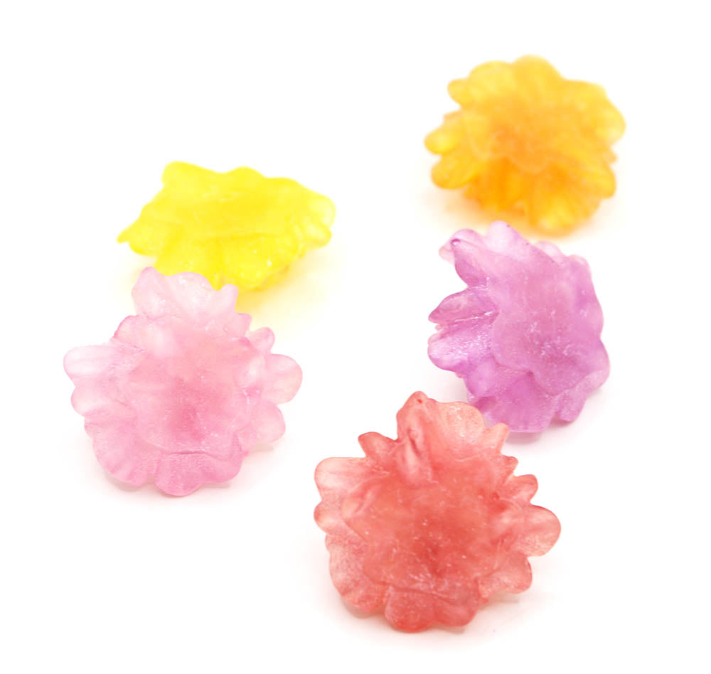 Resin 3D flowers in spring colors with pearl finish