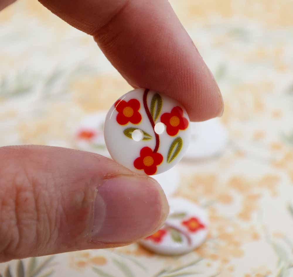 Red Flower Vine Printed 2-Hole Round Buttons