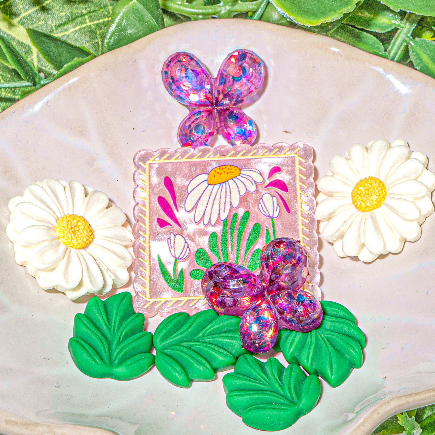 Daisy Garden Charm Embellishment Mix
