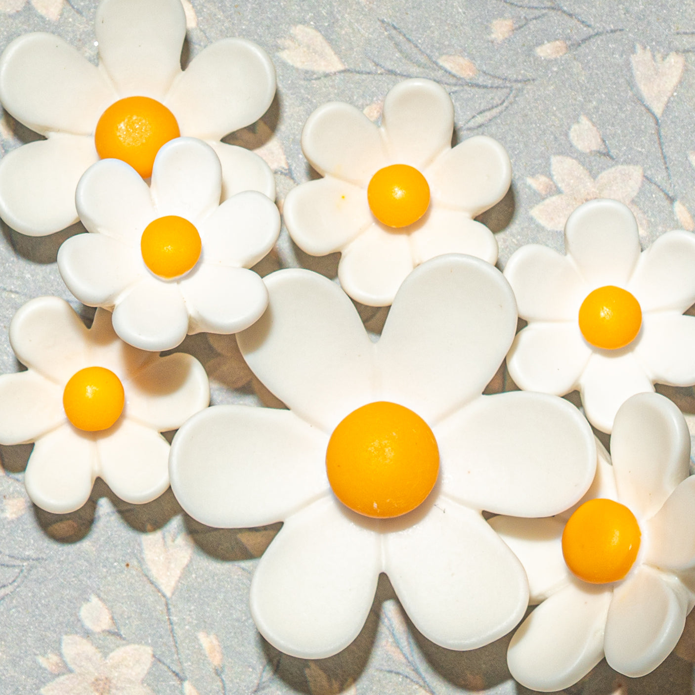 Matte Resin Daisies Craft Buttons