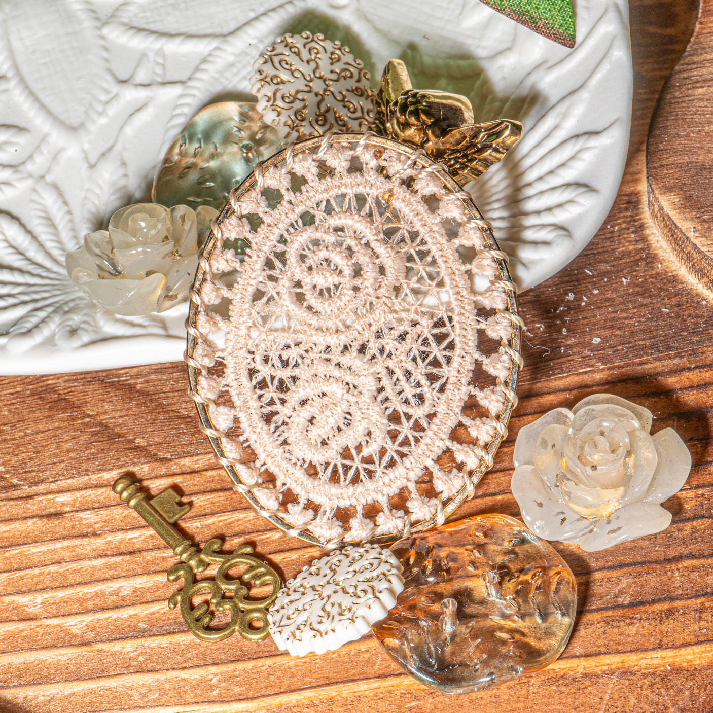 Victorian Lace & Rose Resin Embellishment Assortment