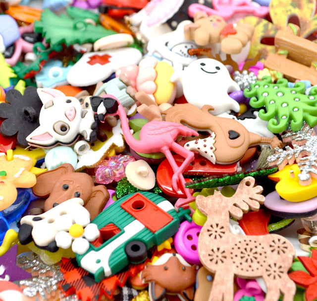 Buttons by the Pound Mystery Scoop, 500+ Pieces