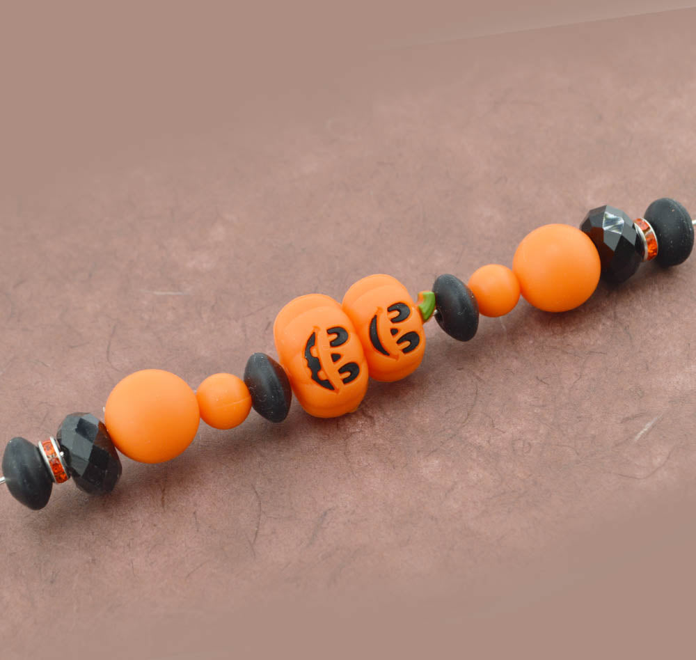 Stacked Jack-O’-Lantern Bite-Size Bead Mix