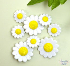 Sunny daisies are perfect for adding to spring and garden crafts